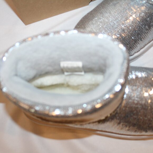 NIB UGG WOMEN'S MINI SEQUIN SPARKLE METALLIC BOOTS SILVER - Picture 3 of 5